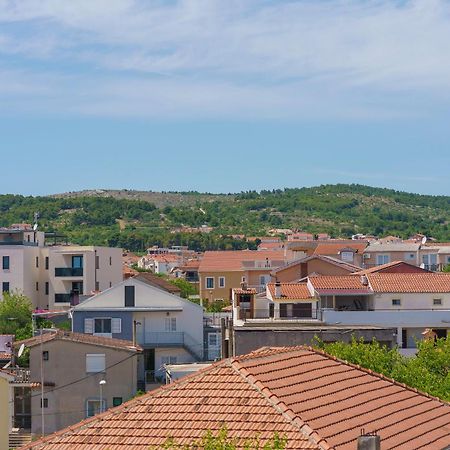 Family Petrov Apartments Vodice Bagian luar foto