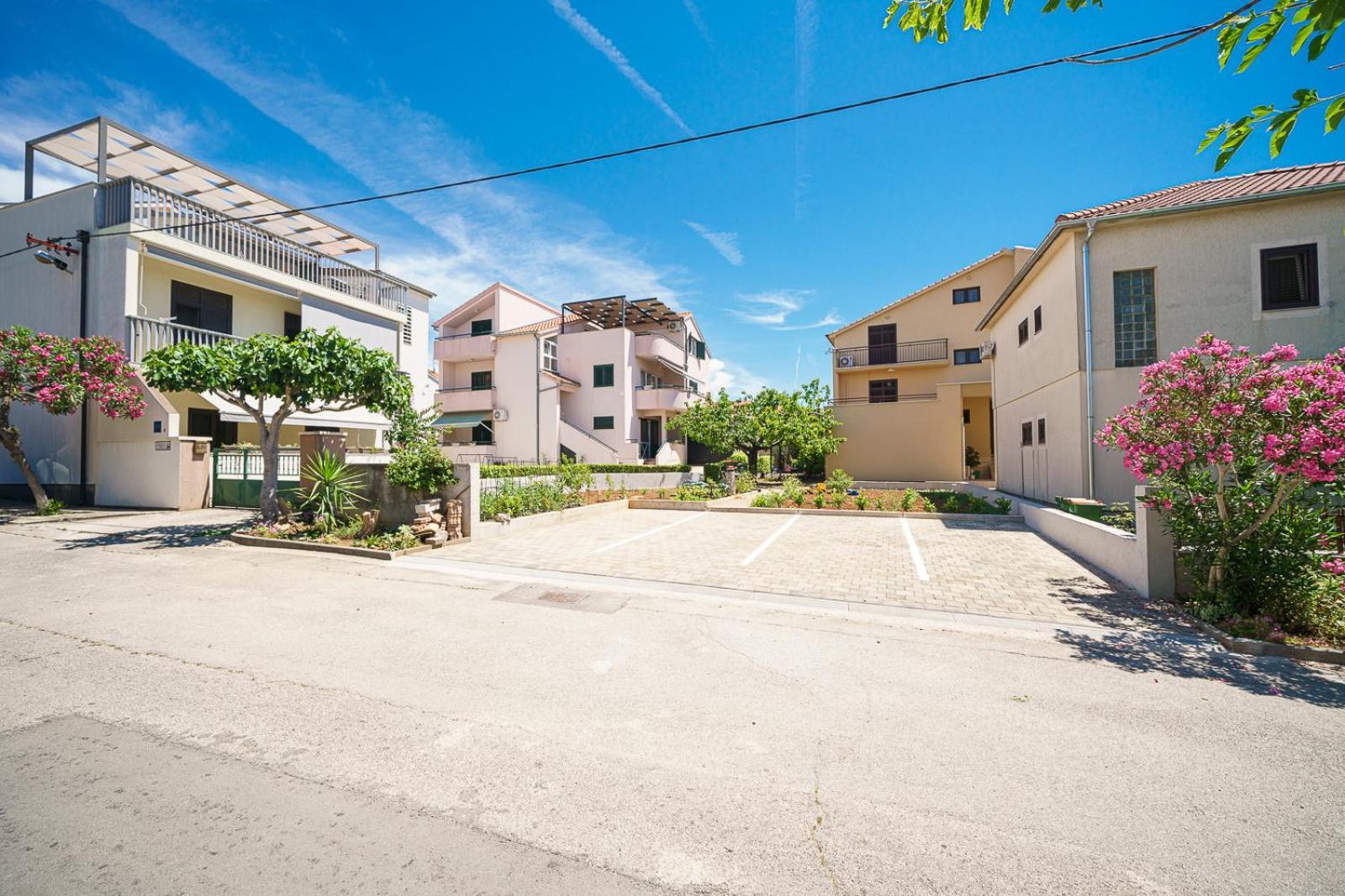 Family Petrov Apartments Vodice Bagian luar foto