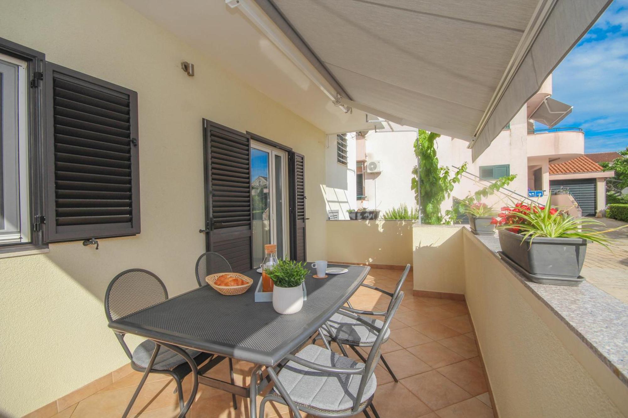 Family Petrov Apartments Vodice Ruang foto