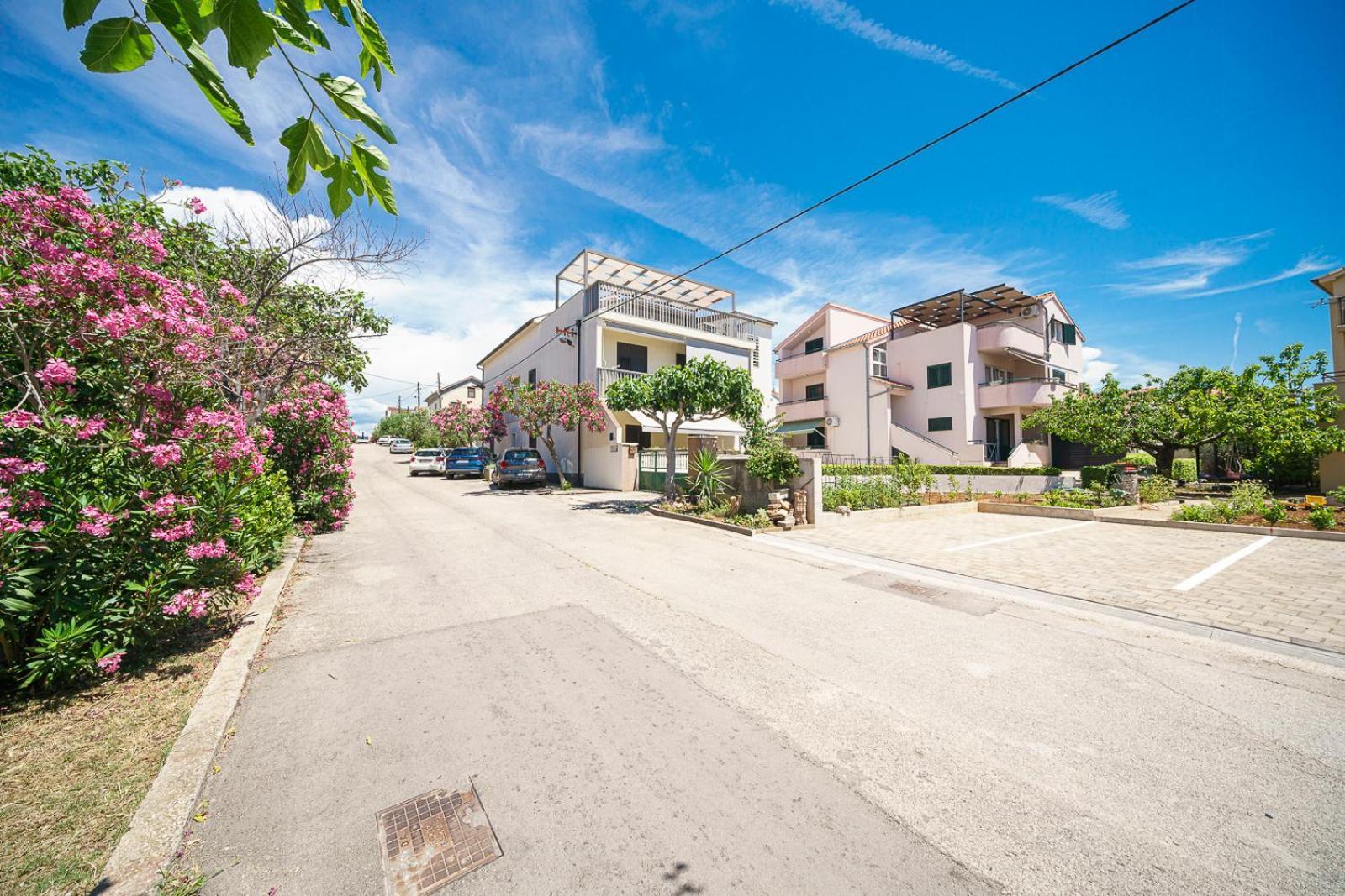Family Petrov Apartments Vodice Bagian luar foto