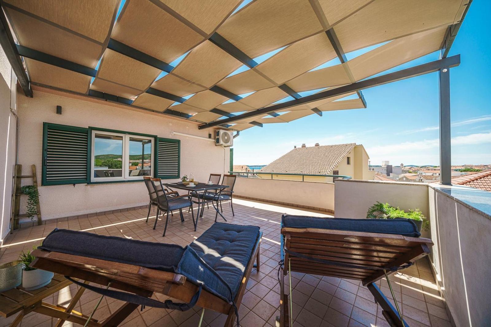 Family Petrov Apartments Vodice Bagian luar foto
